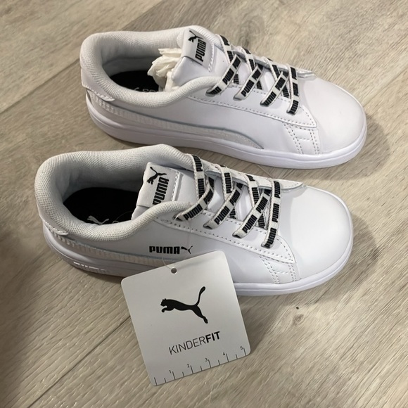 Puma , new in box , children’s 10 , court shoes / sneakers / runners - Picture 3 of 5